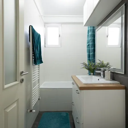 Sir & Private Parking